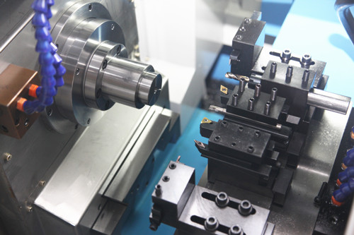 High precision machining in a CNC turning milling composite center